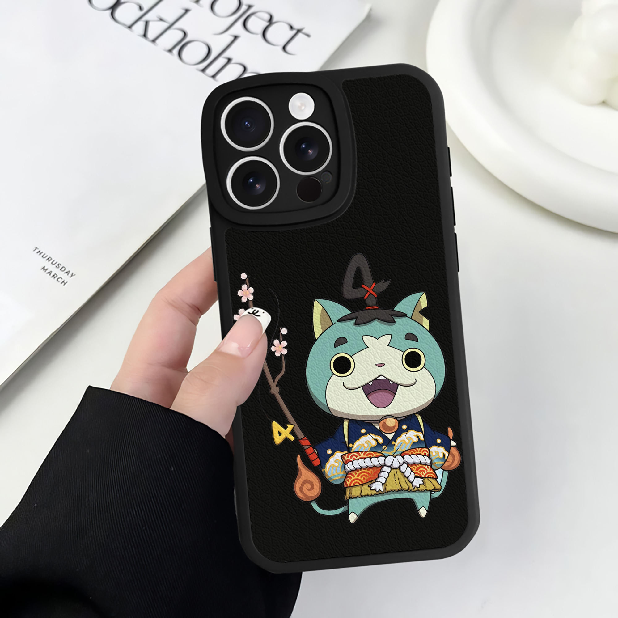 （画像用） 妖怪ウォッチ Yo-kai Watch 【iPhone 16シリーズ対応】シリコンスマホケース（レザー調） 材質：シリコン